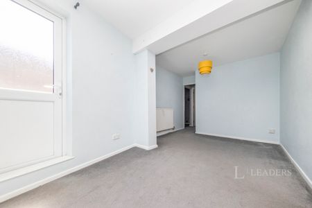 3 bedroom apartment to rent High Street, Needham Market, Ipswich, Suffolk, IP6 - Photo 2