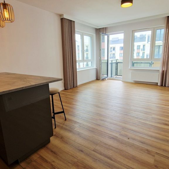 Dwa pokoje z 2 miejscami postojowymi i balkonem - Photo 1