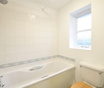 3 bedroom end of terrace house to rent - Photo 4