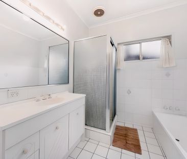 4 bed 2 bath - Photo 4