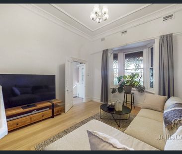 Charming Renovated Three Bedroom Victorian Home In Prestigious Midd... - Photo 1