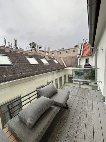 1010! Topmodernes 2-Zimmer DG mit zwei Balkonen und schöner Dachterrasse! - Foto 2