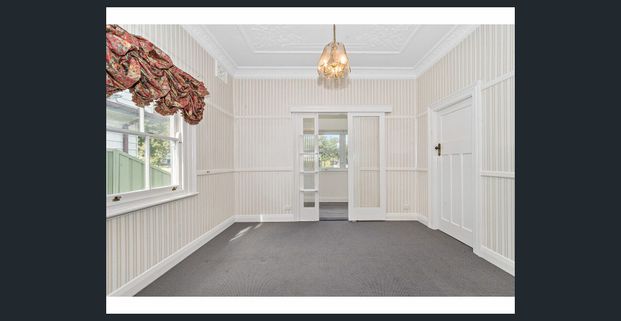 FAMILY HOME SURROUNDED BY PARKLAND AND IDEAL CENTRAL LOCATION - Photo 1