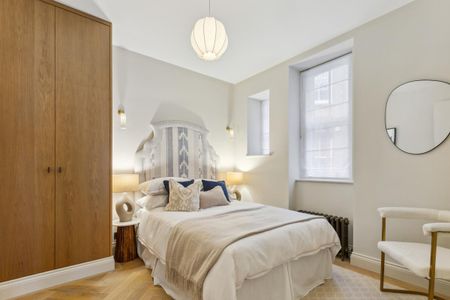 3 bedroom flat in Basil Street - Photo 2