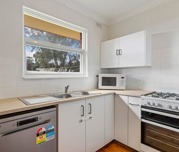 Easy living in prime location - Photo 6
