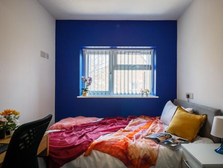 1 bedroom in a house share to rent - Photo 2