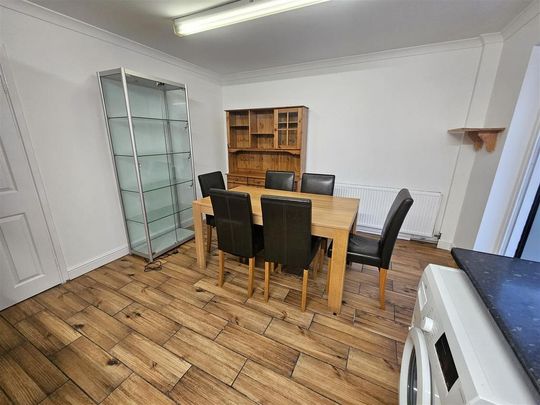 3 bedroom end of terrace house to rent - Photo 1