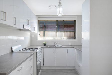 COMFORTABLE HOME INCLUDES SOLAR PANELS !!! - Photo 5