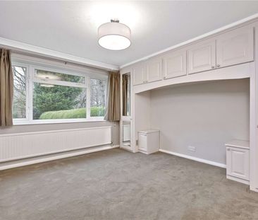 A detached country home in one of Surrey's most sought after villages - Photo 6
