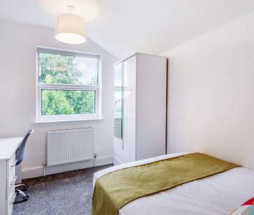4 bedroom terraced house to rent - Photo 1