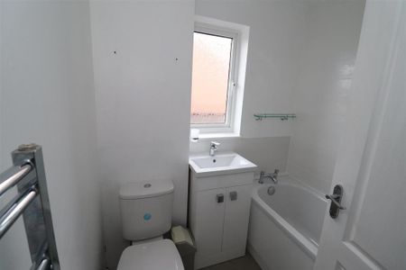 2 bedroom semi-detached house to rent - Photo 3