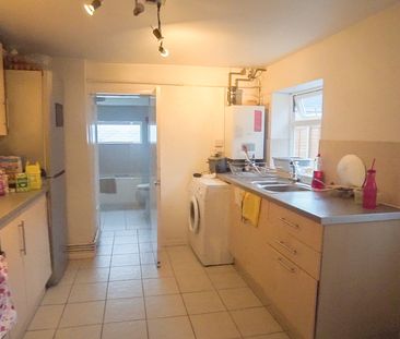 4 Bedroom House To Rent in Charminster - £2,000 pcm Tenancy Info - Photo 4