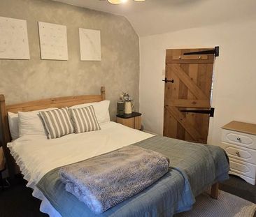 2 bedroom terraced house to rent - Photo 4