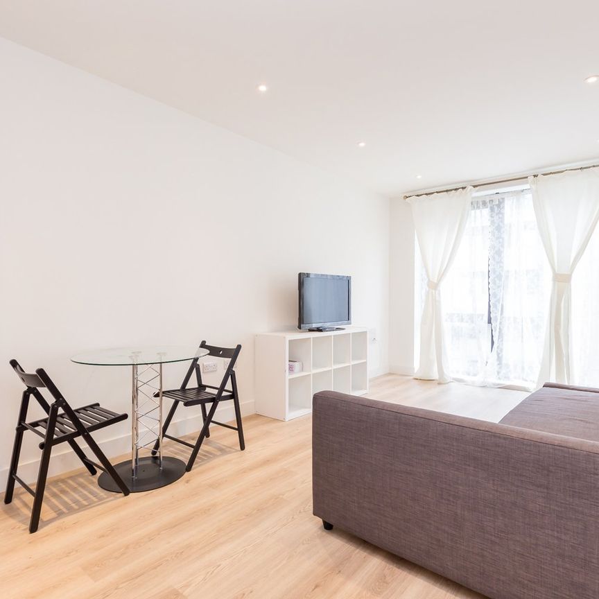 New Village Avenue, London, E14 0GJ - Photo 1