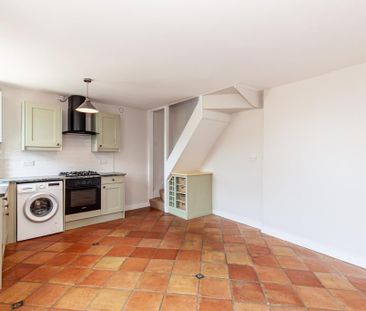 2 bedroom end of terrace house to rent - Photo 2