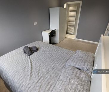 1 bedroom in a house share to rent - Photo 5