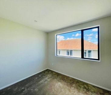 PAPAKURA, 4 BEDROOMS - Photo 1