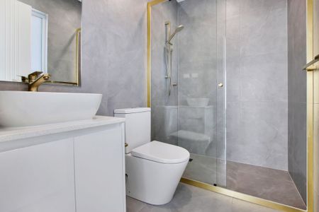 As New Townhouse in Prime Location! - Photo 5