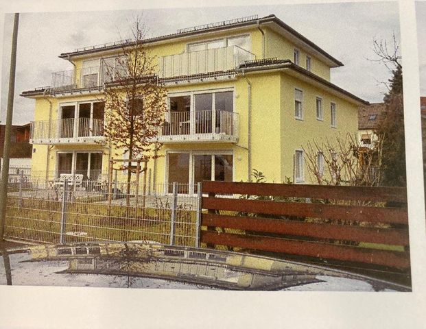 Schöne, helle, 2 Zimmerwohnung im 2. OG mit Dachterrasse - Foto 1