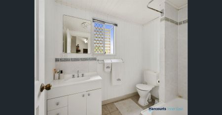 Lovely 3 Bedroom, 2 Bathroom Character Home - Photo 5