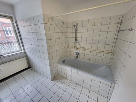 Exklusive 3-Zi.-Maisonette-Wohnung mit neuer EBK, Süd-Balkon und traumhaftem Aus ... - Foto 4