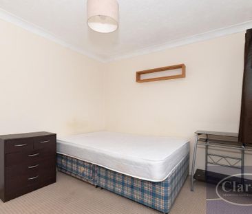 5 bedroom detached house to rent - Photo 3