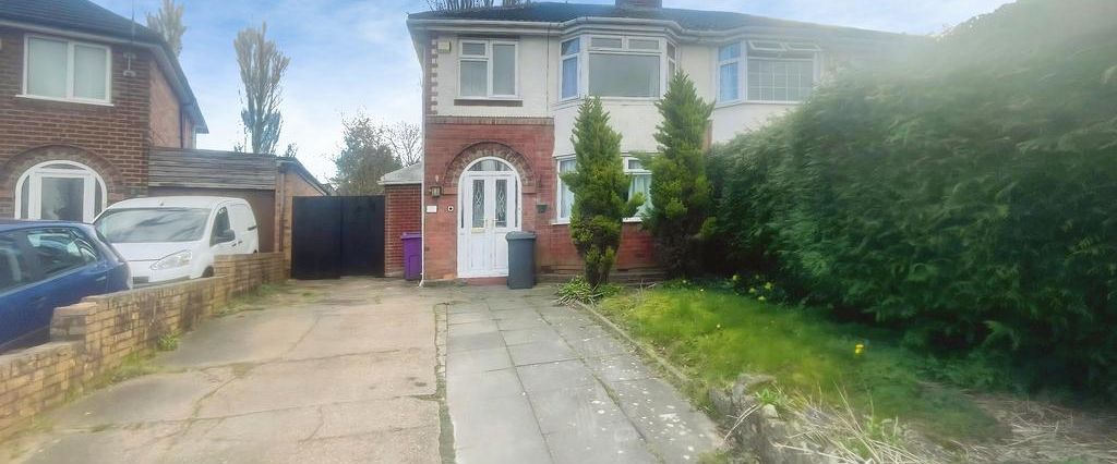 3 bedroom semi-detached house to rent - Photo 1
