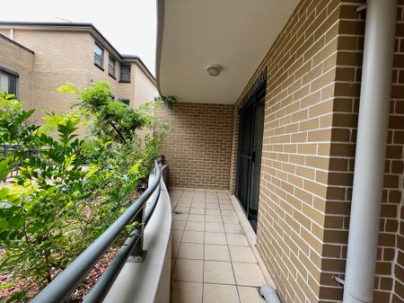 Great 1 Bedroom Plus Study Garden Unit - Photo 5