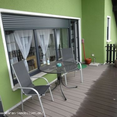 ID> ::: Aufgepasst- TOP Dachgeschosswohnung mit Einbauküche und großem Balkon in kleiner Wohneinheit - Photo 1