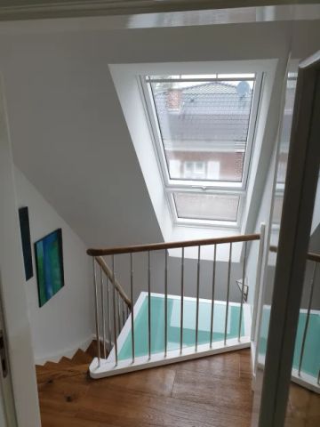 Moderne Dachgeschosswohnung mit neuwertiger Ausstattung - Photo 3