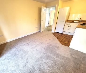 Blandford Road, Poole - Photo 3