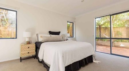 Modern 3-Bedroom Townhouse in Newlands - Photo 2