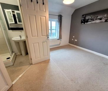 2 bedroom end of terrace house to rent - Photo 3