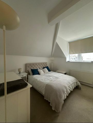 3 Bed Flat, Roland Gardens, SW7 - Photo 5