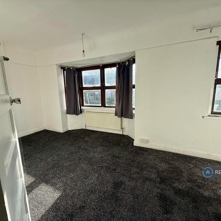 3 bedroom end of terrace house to rent - Photo 1