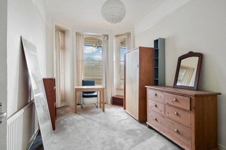 3 bedroom flat to rent - Photo 4