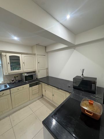 Room in a Shared House, Abercorn Road Annexe, NW7 - Photo 4