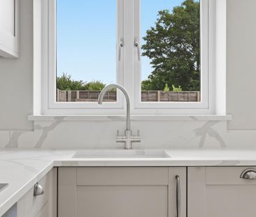 3 bedroom semi-detached house to rent - Photo 2
