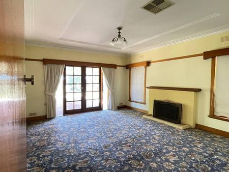 LARGE HOME WITH RURAL OUTLOOK - Photo 2