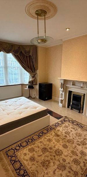 1 bedroom in a house share to rent - Photo 1