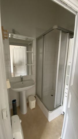 Location Appartement 2 pièces 45m² ANGERS 49000 - Photo 2