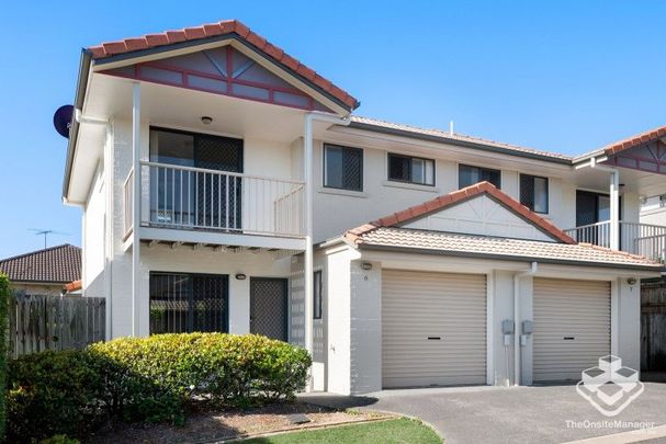 PARKINSON 3 BEDROOM TOWNHOUSE - 2 MINITS TO PUBLIC TRANSPORT - Photo 1