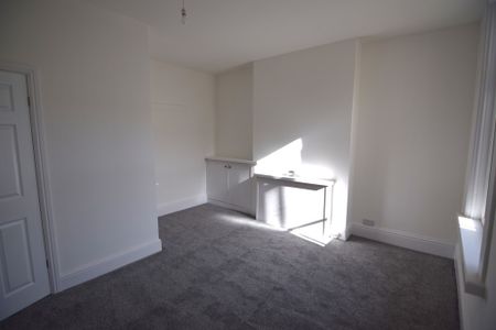 To Let 2 Bed Ground Floor Flat - Photo 3