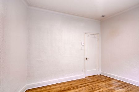 4890 Queen Mary Road - Photo 4