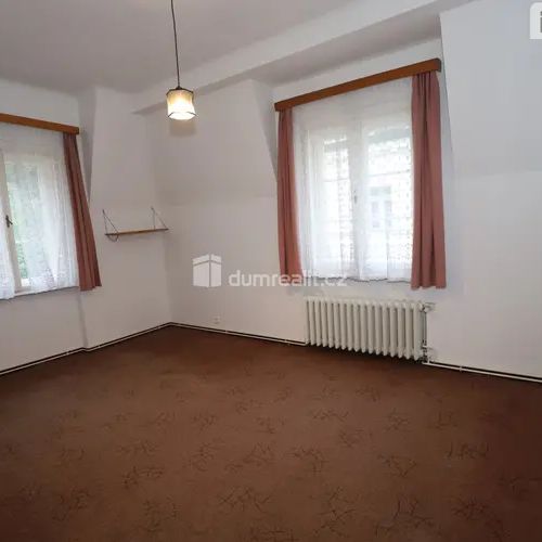 Prostorný slunný byt 4+1 ve třetím patře secesní cihlové budovy v centru Karlových Varů - Photo 1