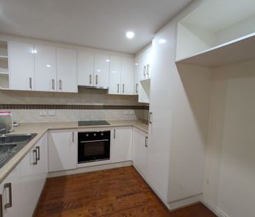 Large and Well Presented Family Home. - Photo 3