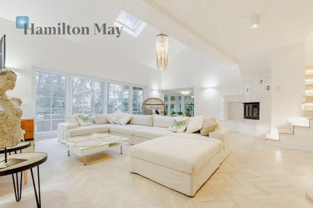 Majestatyczny dworek o powierzchni mieszkalnej 330 m2 posadowiony na działce o powierzchni 1800 m2 w Zalesiu Górnym - Photo 4