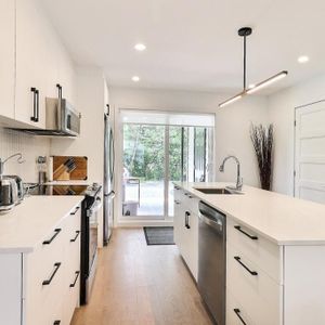 Luxueux condo neuf 4½ à louer – 1350$ / mois* - Photo 2