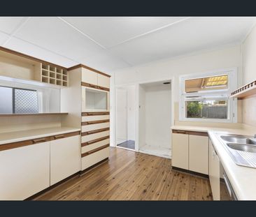 Conveniently Located Charming 3-Bedroom Home! - Photo 3