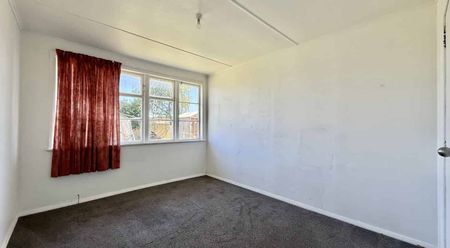 3 Bedroom House in Masterton - Photo 3